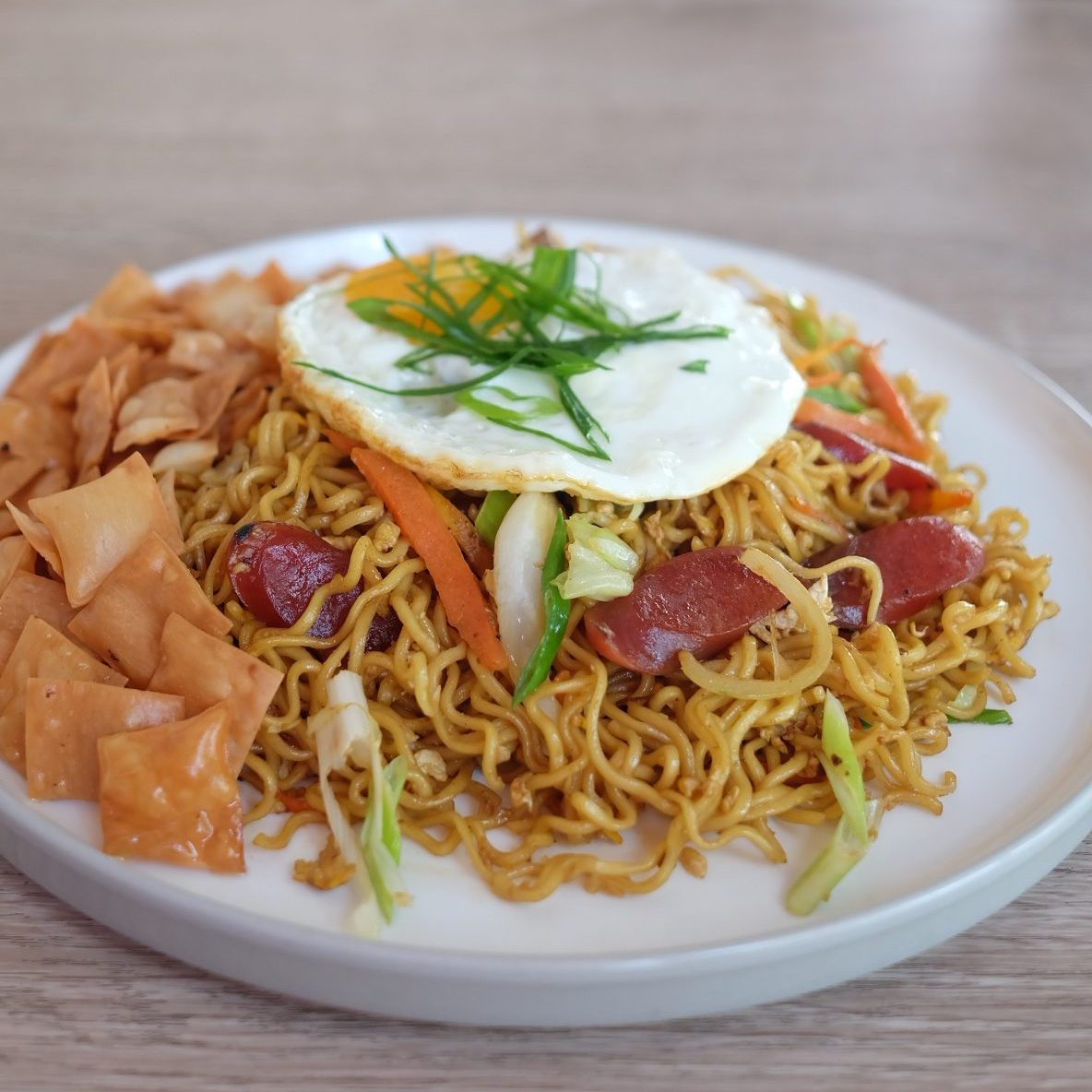 Fried Noodle with Crispy Wonton Skin