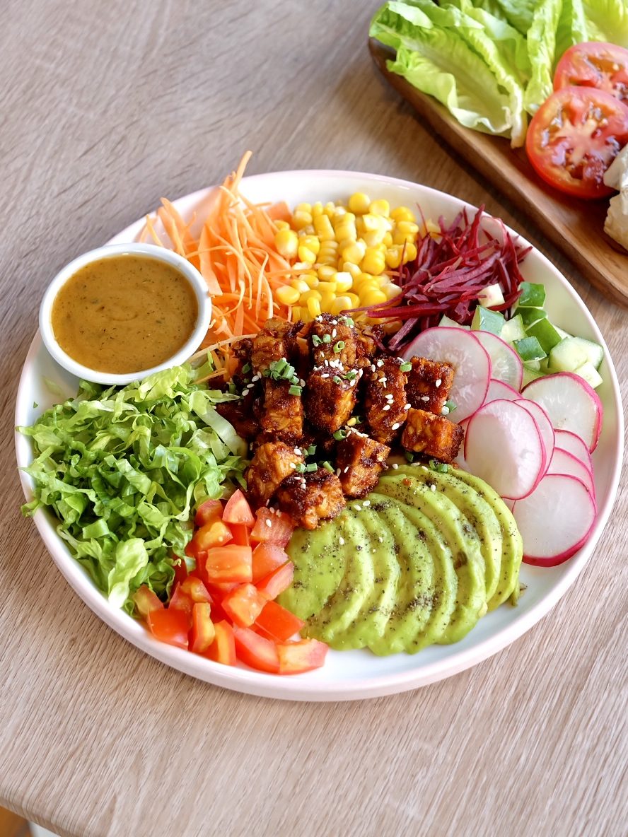 Sweet & Spicy Tempeh Salad